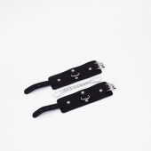 Черные кожаные наручники с хромированной фурнитурой - Crazy Handmade - купить с доставкой в Новокуйбышевске