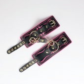 Черные кожаные наручники с розовой строчкой - Crazy Handmade - купить с доставкой в Новокуйбышевске