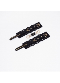 Черные кожаные наручники с узорами и золотистой фурнитурой - Crazy Handmade - купить с доставкой в Новокуйбышевске