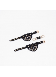 Черные кожаные наручники с клепками, кольцами и золотистой фурнитурой - Crazy Handmade - купить с доставкой в Новокуйбышевске