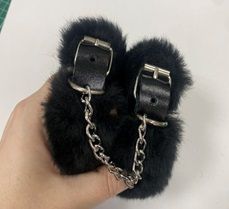 Черные наручники на цепи с меховой опушкой - Лунный свет - купить с доставкой в Новокуйбышевске